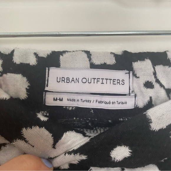 urban outfitters black and white floral mod skirt - Picture 3 of 4